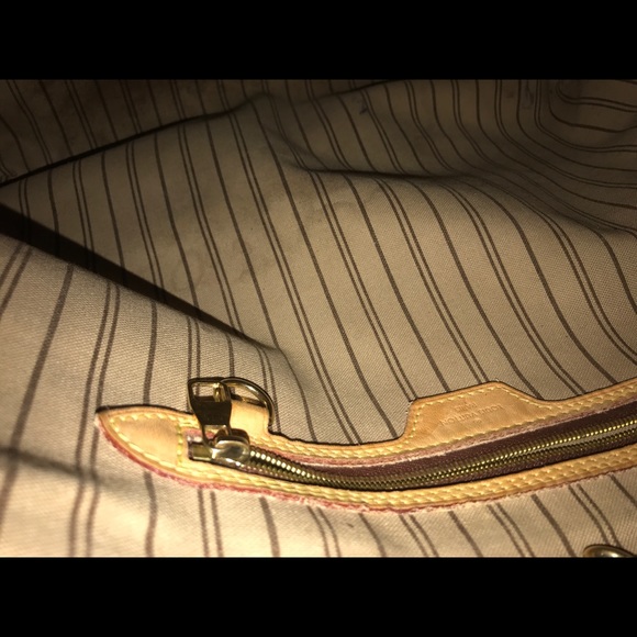 Real Authentic LV - Picture 4 of 8